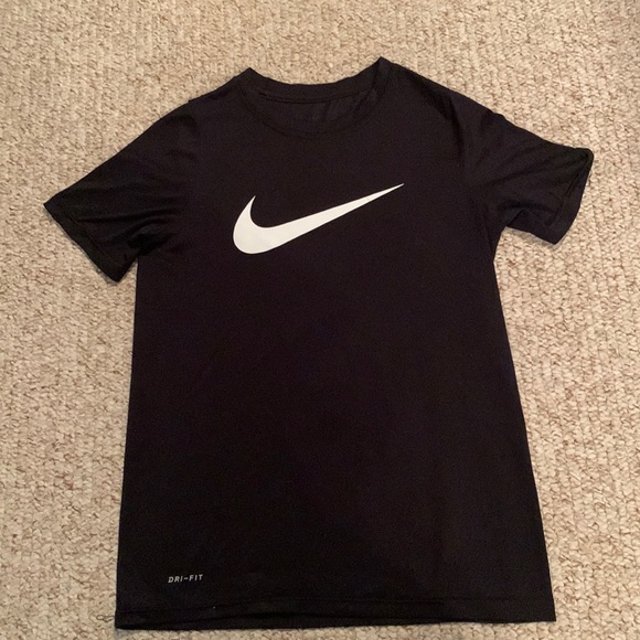 Boys size Med Nike Dri-Fit - Picture 1 of 3